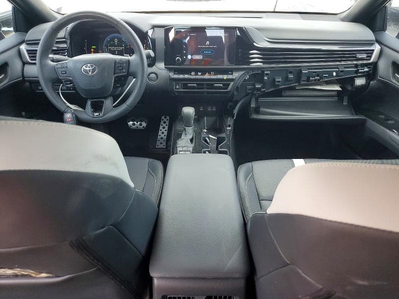 2025 TOYOTA CAMRY SE 8