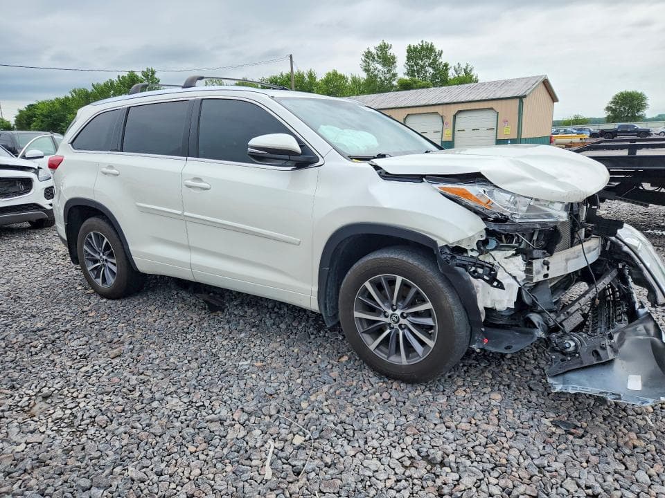 2018 TOYOTA HIGHLANDER XLE 4