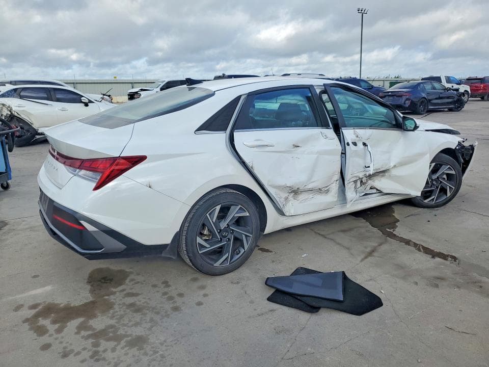 2024 HYUNDAI ELANTRA SEL 3