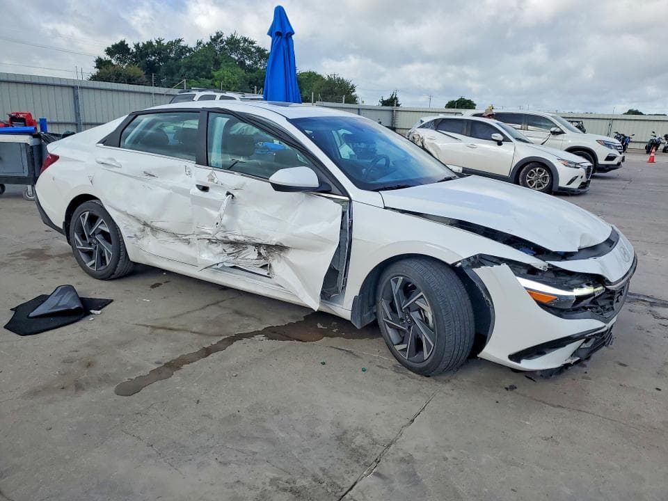 2024 HYUNDAI ELANTRA SEL 4