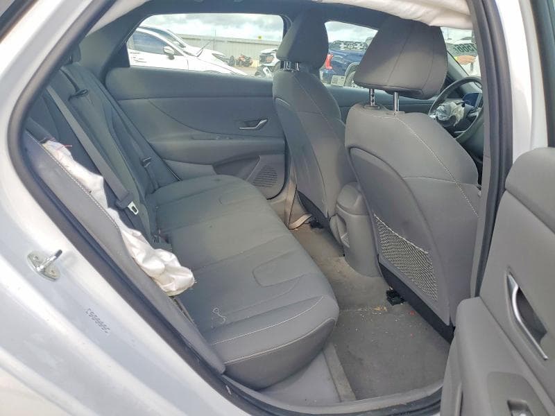 2024 HYUNDAI ELANTRA SEL 10