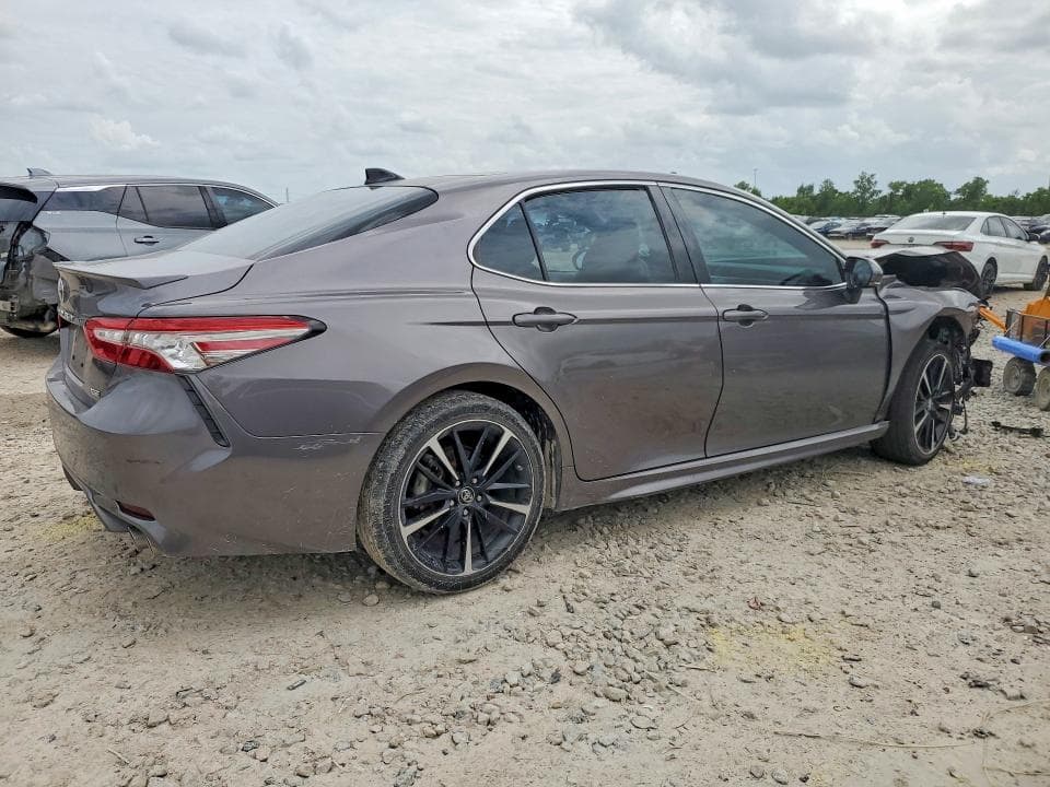 2019 TOYOTA CAMRY XSE 3