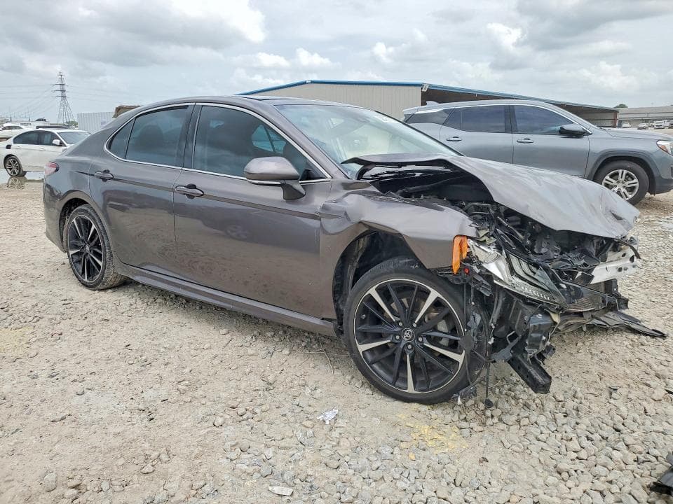 2019 TOYOTA CAMRY XSE 4