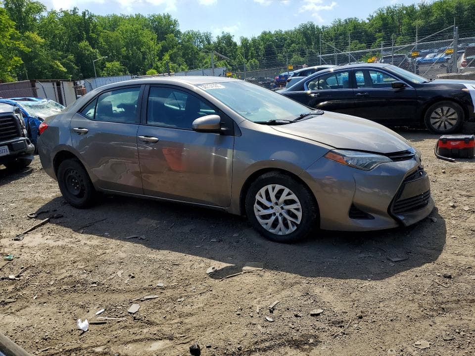 2017 TOYOTA COROLLA LE 4