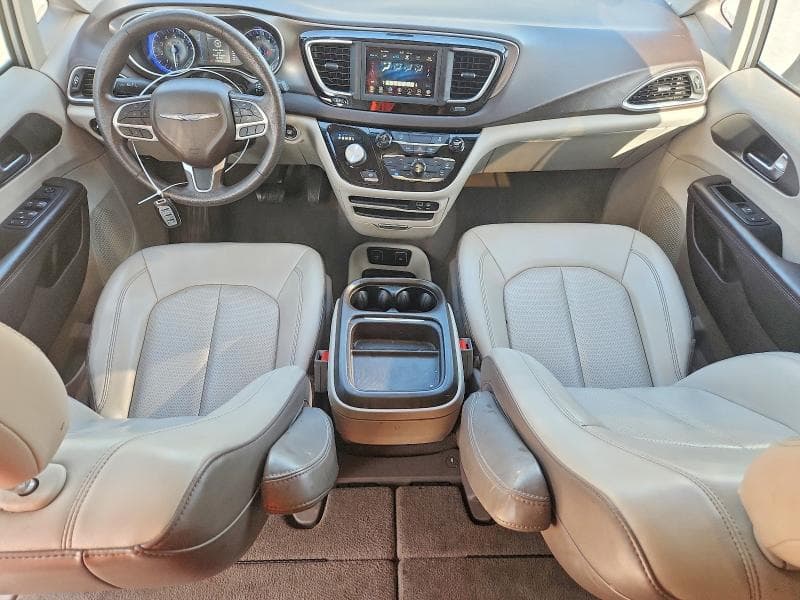 2020 CHRYSLER VOYAGER LXI 8