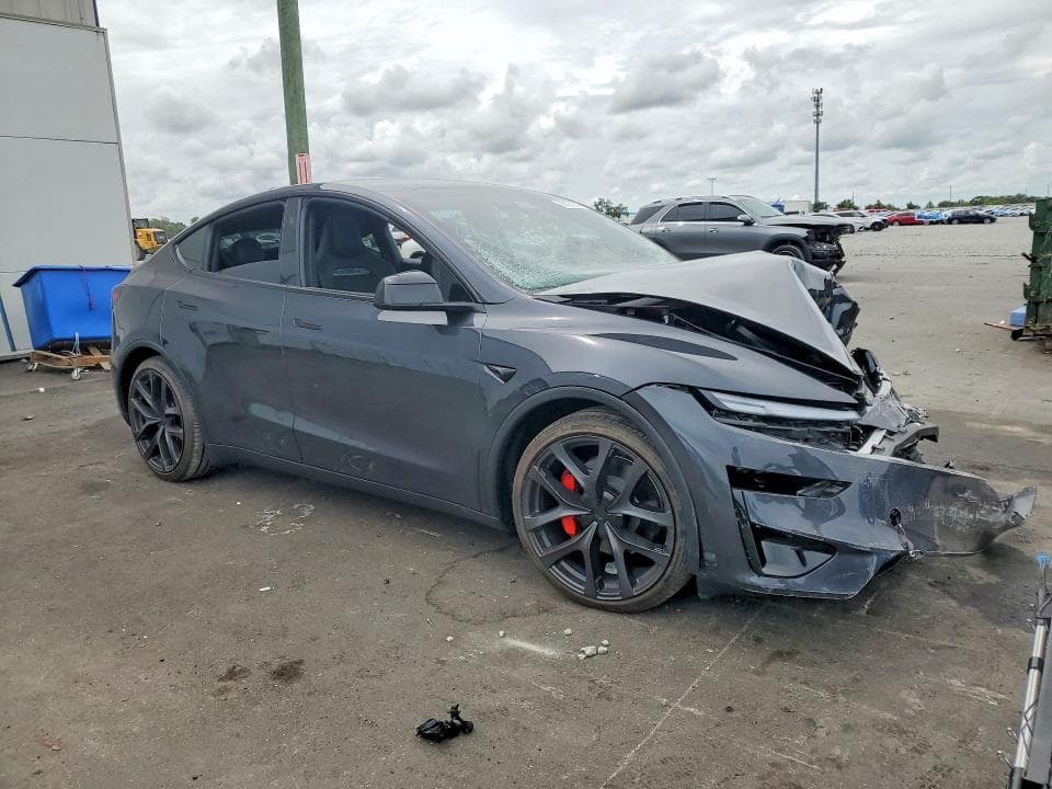 2026 TESLA MODEL Y 4