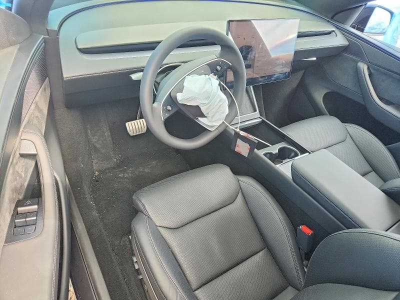 2026 TESLA MODEL Y 8