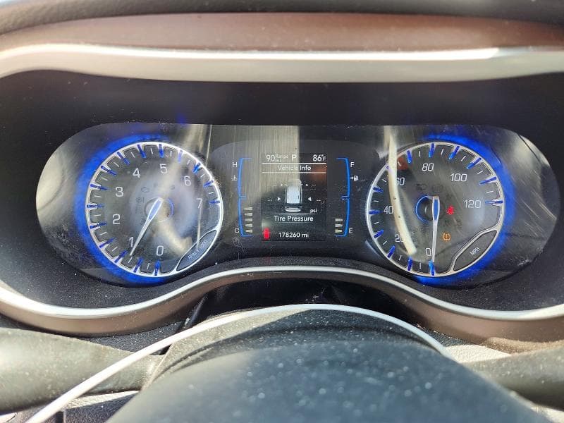 2017 CHRYSLER PACIFICA TOURING 9