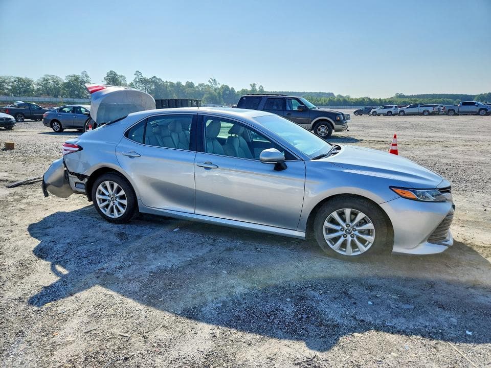 2018 TOYOTA CAMRY LE 4