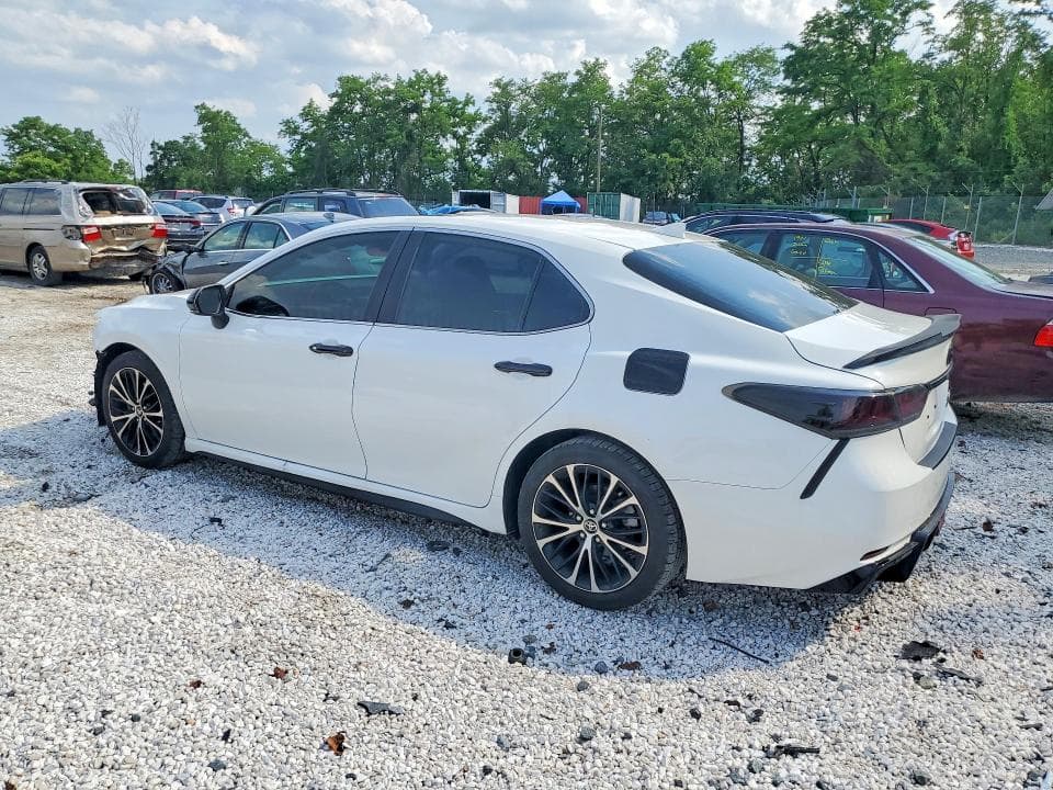 2020 TOYOTA CAMRY SE 2