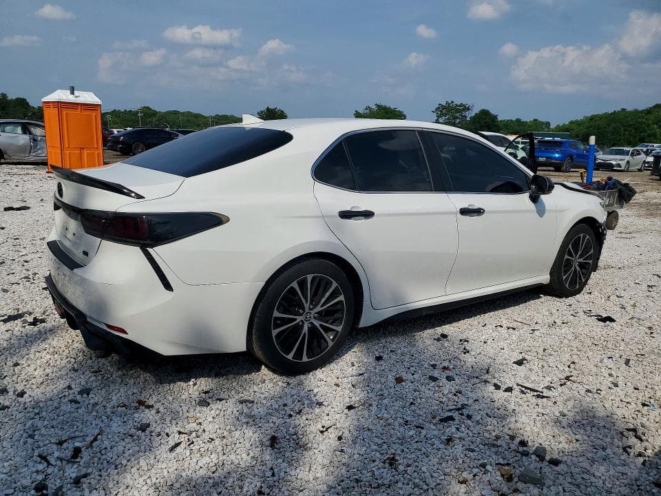 2020 TOYOTA CAMRY SE 3
