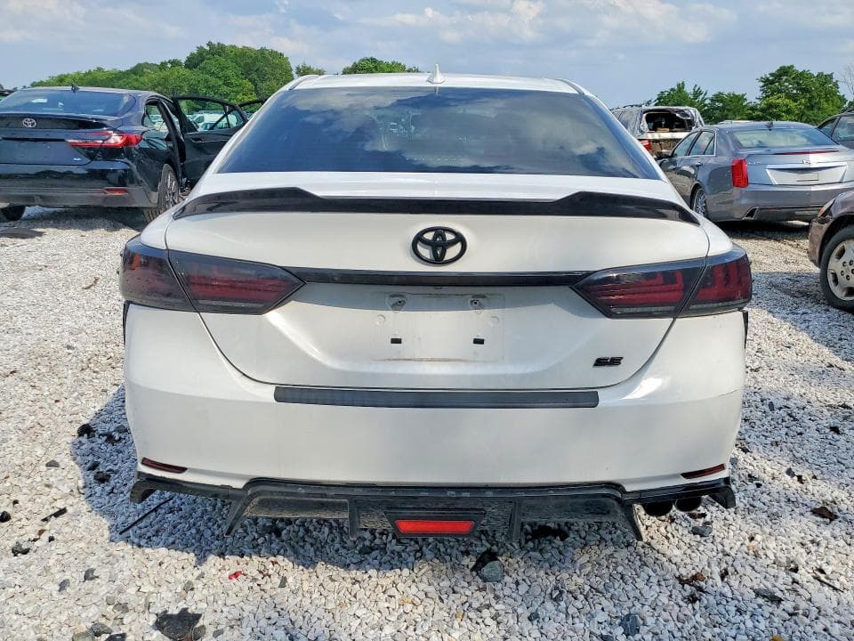 2020 TOYOTA CAMRY SE 6