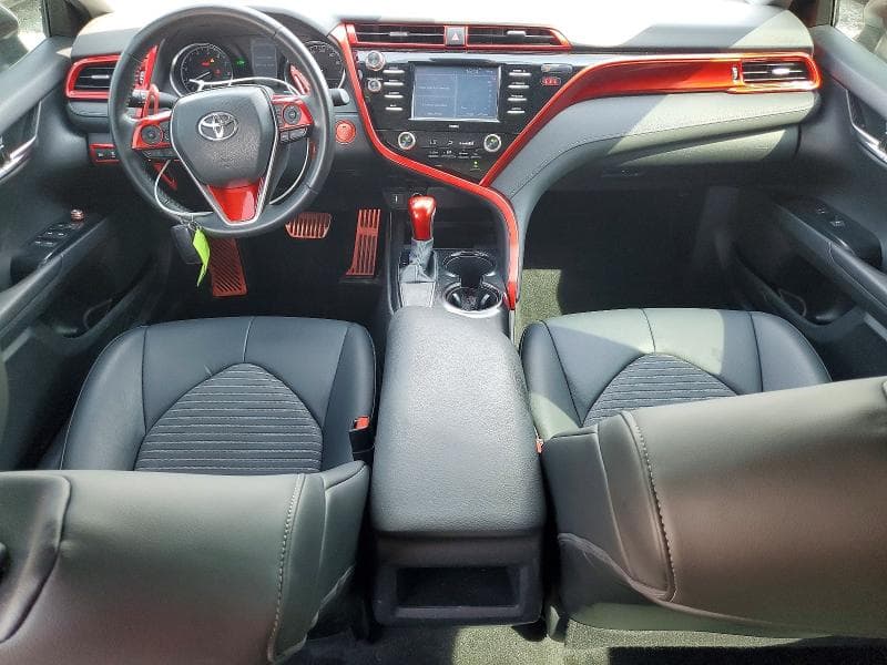 2020 TOYOTA CAMRY SE 8