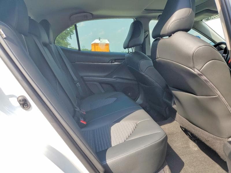 2020 TOYOTA CAMRY SE 10