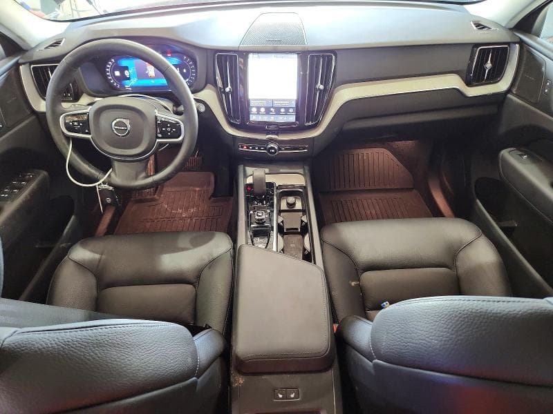 2025 VOLVO XC60 PLUS PLUS 8