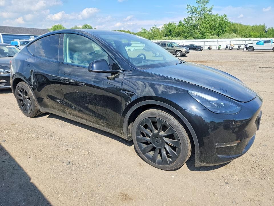 2023 TESLA MODEL Y 4