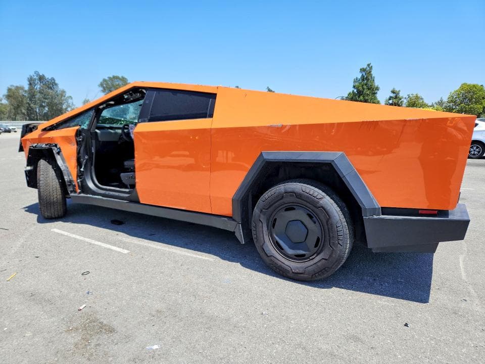 2025 TESLA CYBERTRUCK 2