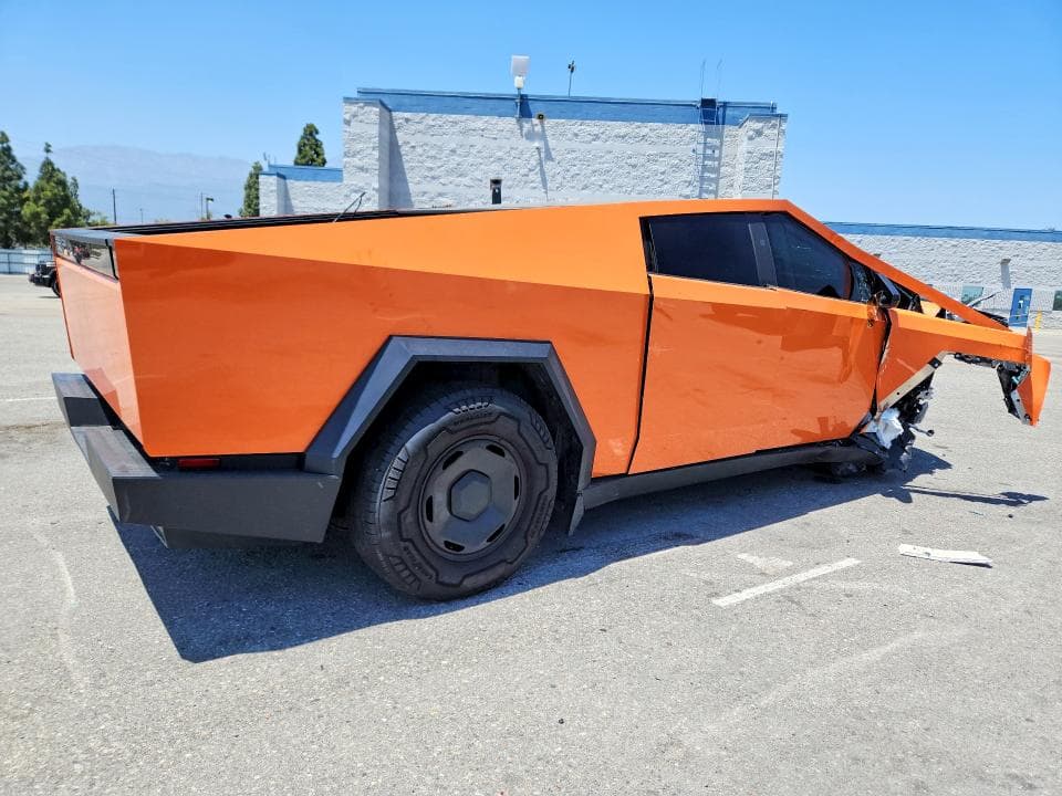2025 TESLA CYBERTRUCK 3