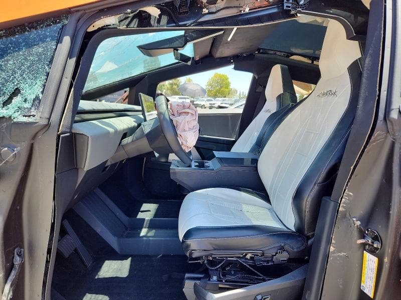 2025 TESLA CYBERTRUCK 7