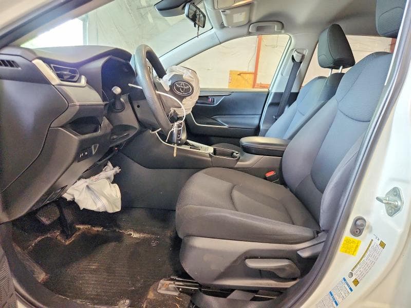 2019 TOYOTA RAV4 LE LE 7