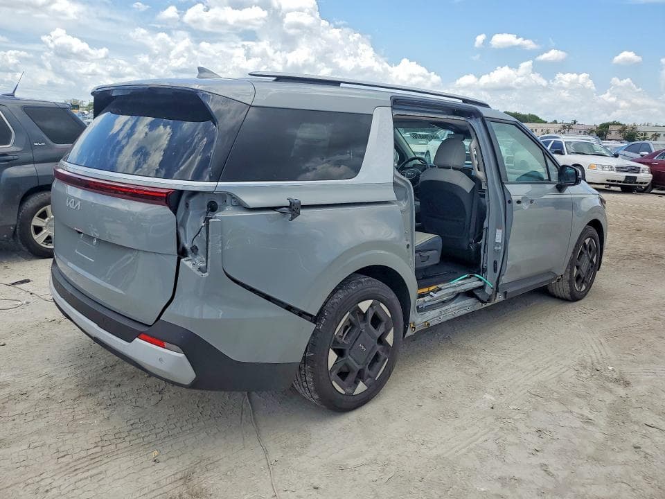 2025 KIA CARNIVAL EX 3