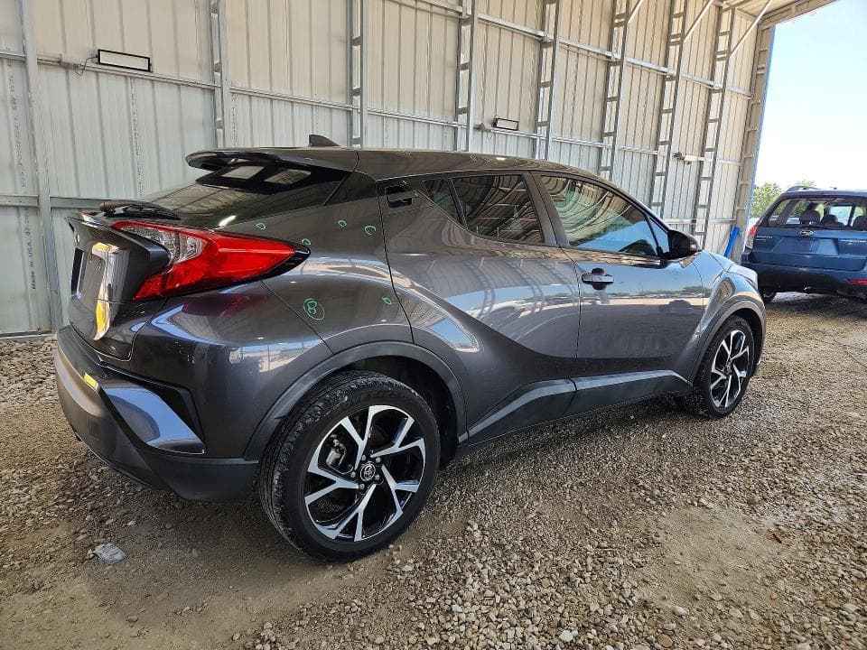 2018 TOYOTA C-HR XLE XLE 3