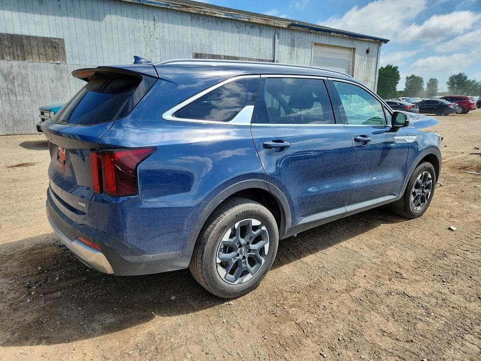 2026 KIA SORENTO S 3