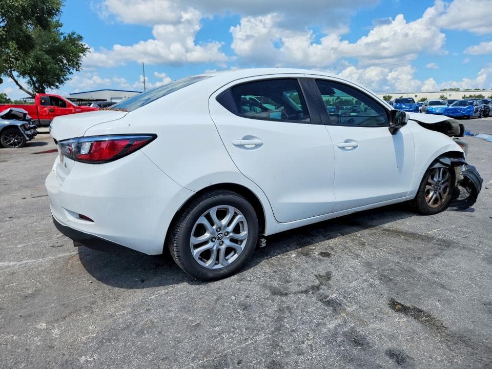 2017 TOYOTA YARIS IA BASE 3