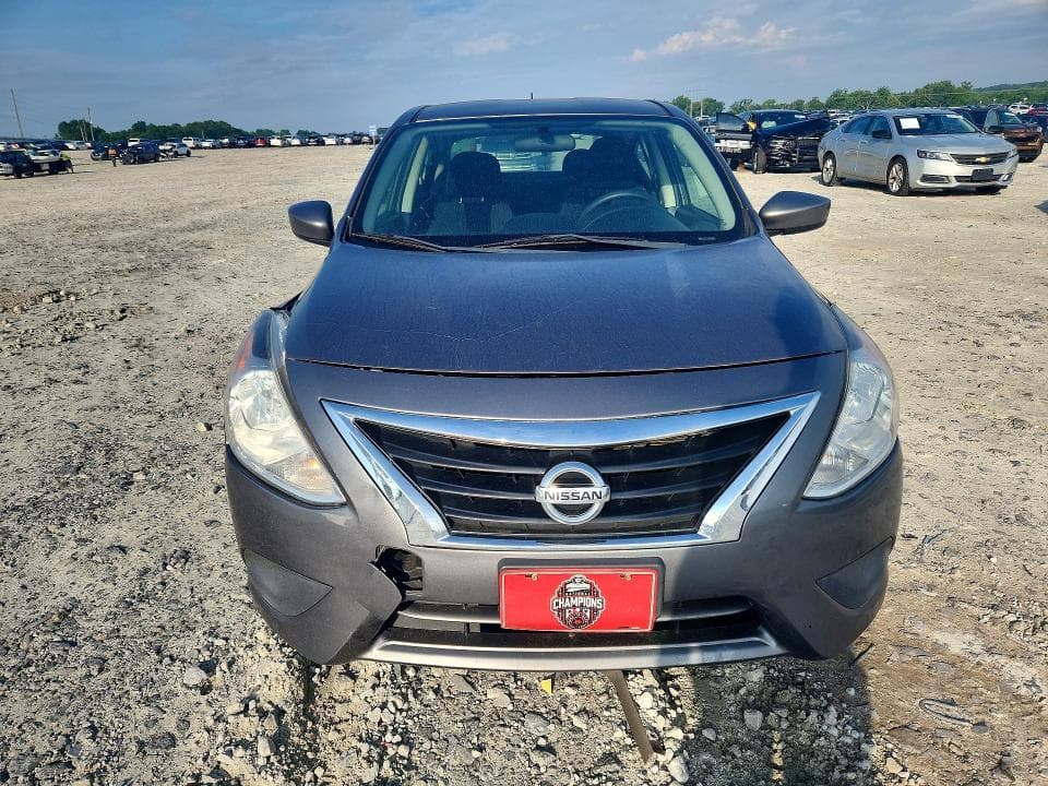 2019 NISSAN VERSA SV 5