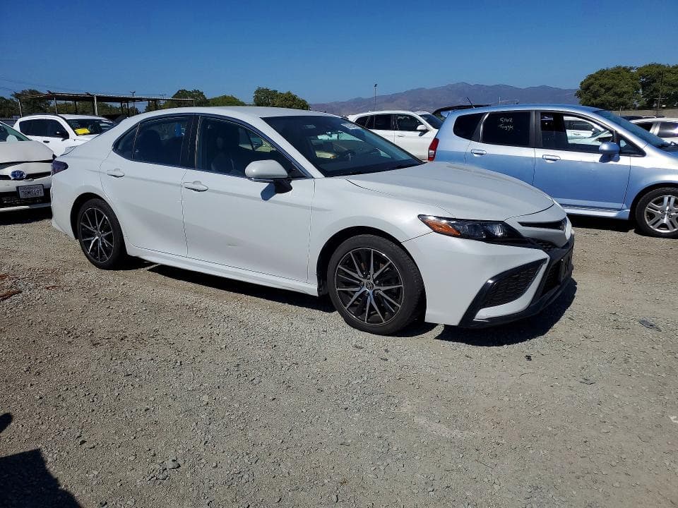 2023 TOYOTA CAMRY SE 4