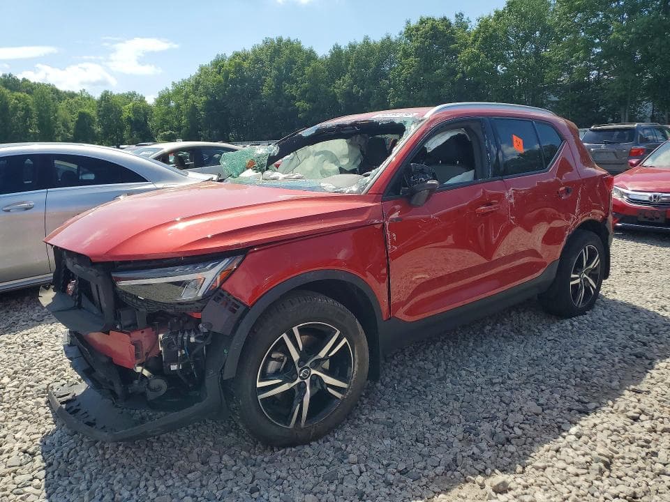 2023 VOLVO XC40 CORE