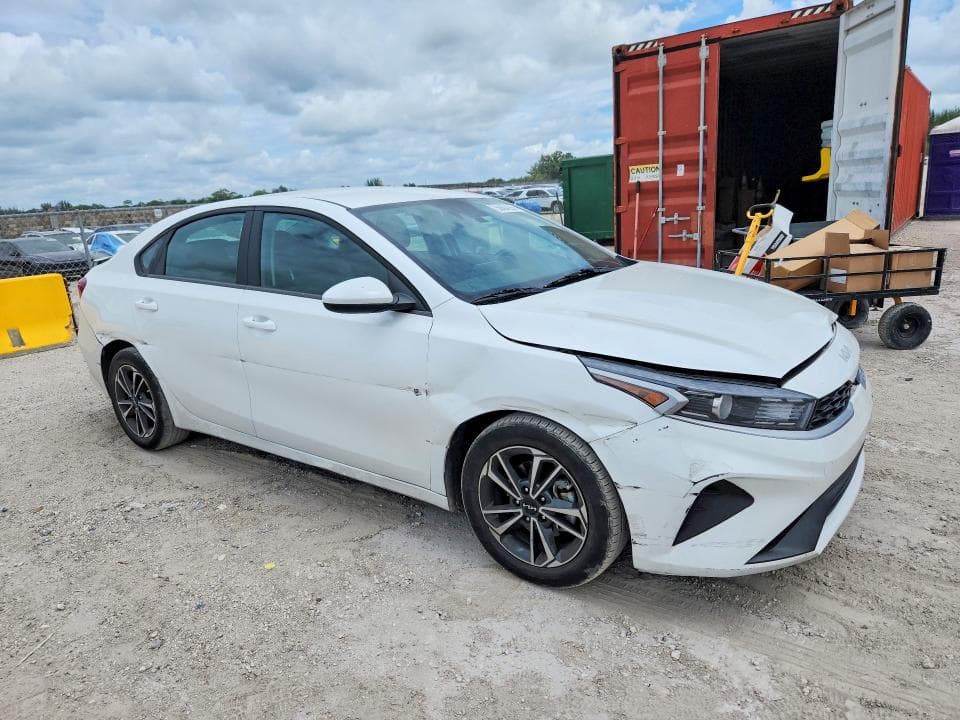 2023 KIA FORTE LXS 4