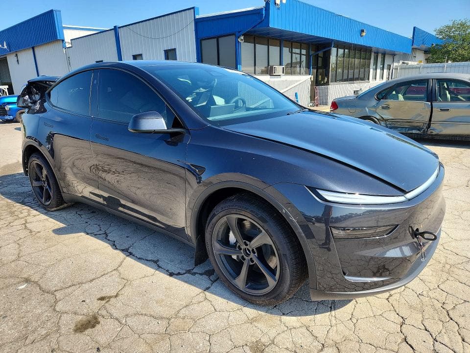 2026 TESLA MODEL Y 4