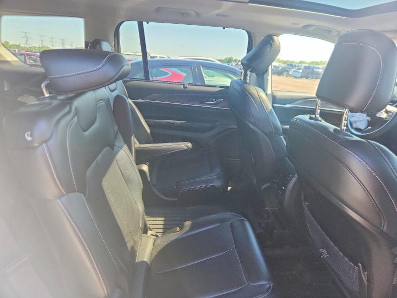 2023 JEEP GRAND CHEROKEE L LIMITED L LIMITED 10