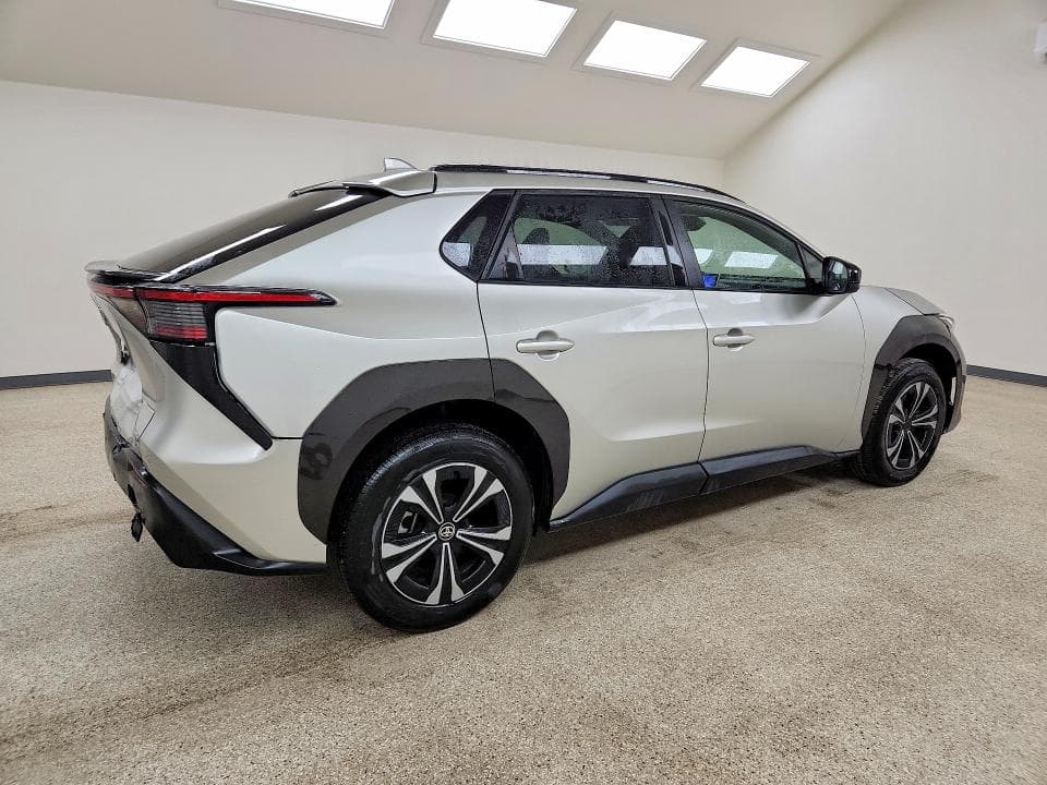 2023 TOYOTA BZ4X XLE 3