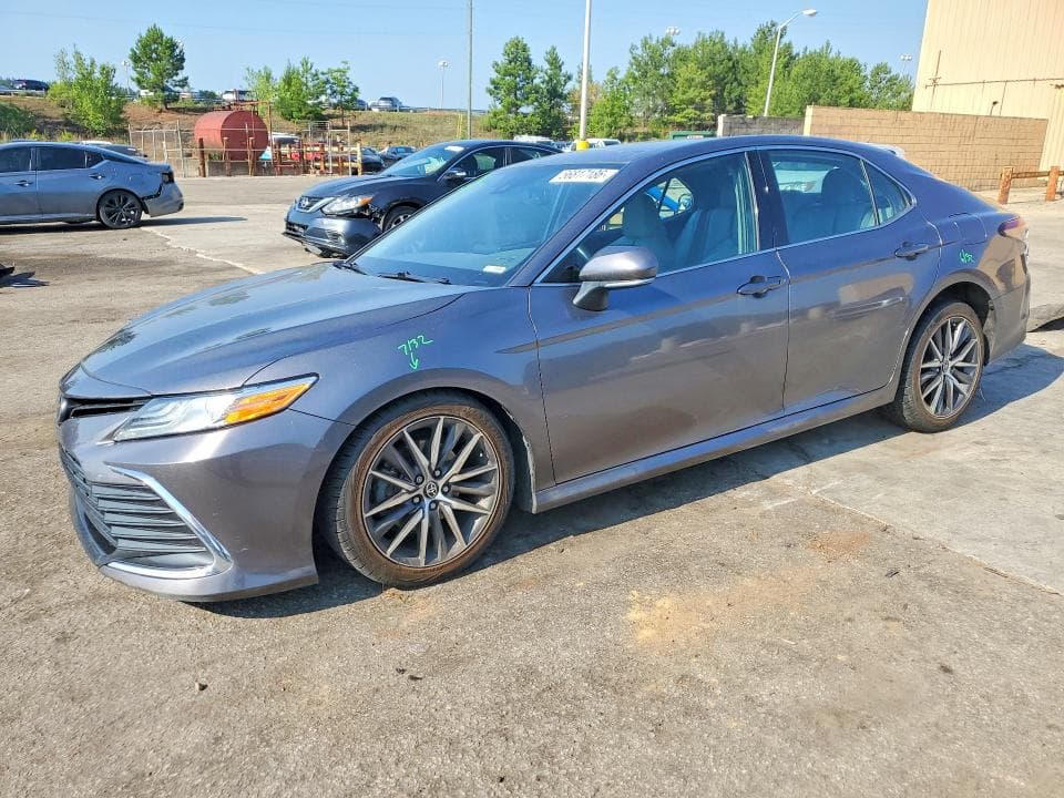2022 TOYOTA CAMRY XLE - 1