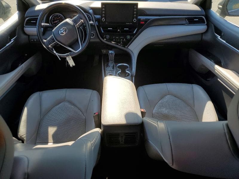 2022 TOYOTA CAMRY XLE 8