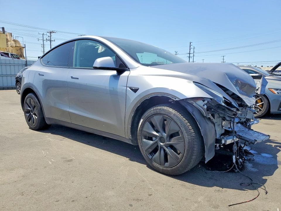 2024 TESLA MODEL Y 4