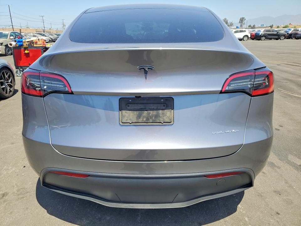 2024 TESLA MODEL Y 6