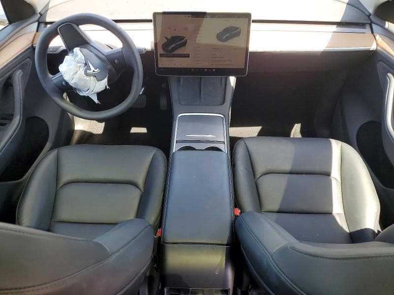 2024 TESLA MODEL Y 8