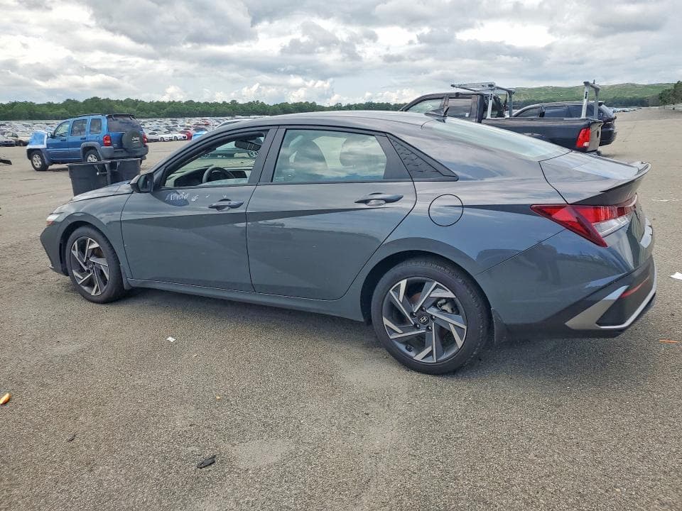 2025 HYUNDAI ELANTRA SEL SPORT 2