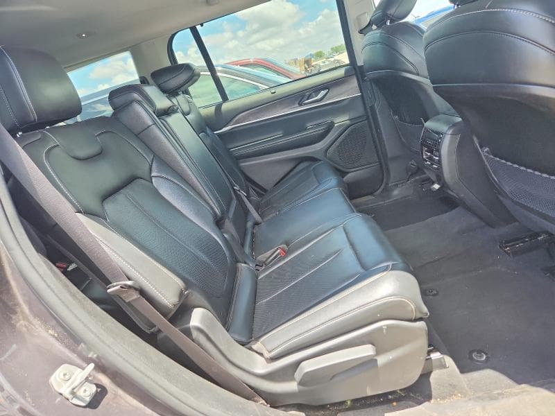 2023 JEEP GRAND CHEROKEE L LIMITED 11