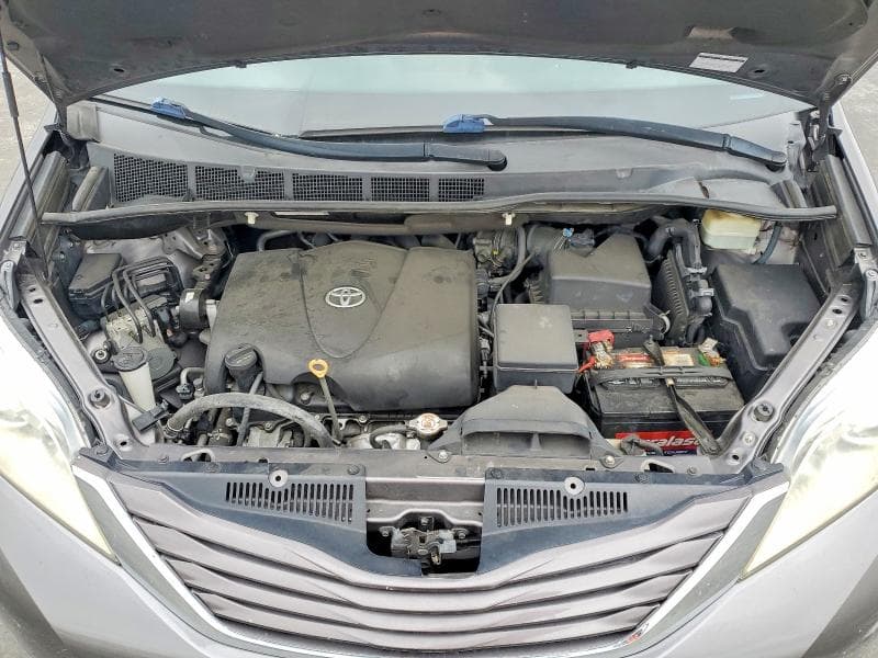 2017 TOYOTA SIENNA LE 12