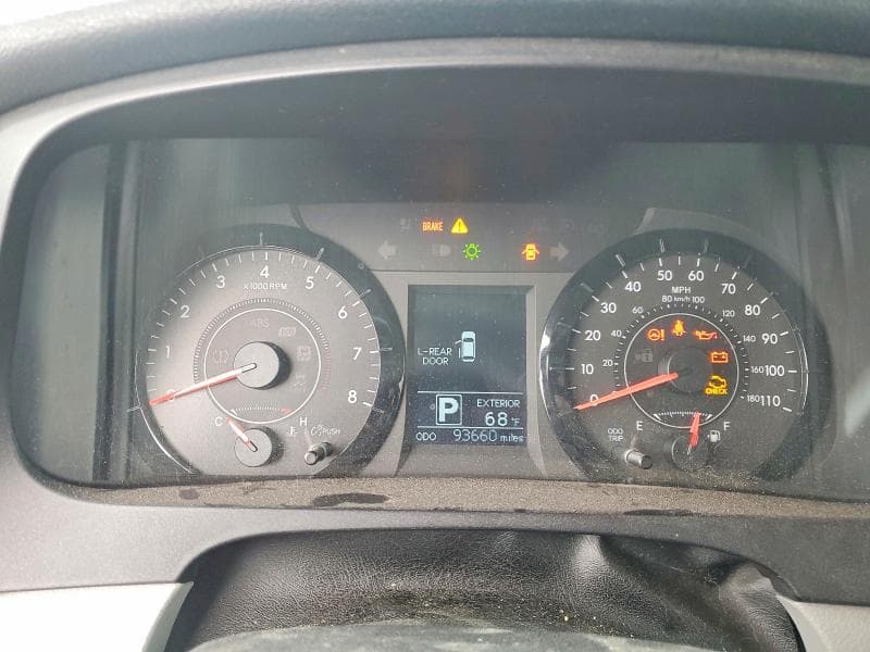 2017 TOYOTA SIENNA LE 9