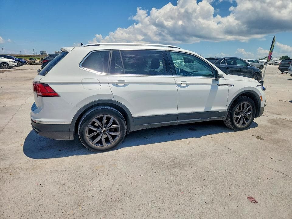 2023 VOLKSWAGEN TIGUAN SE 3