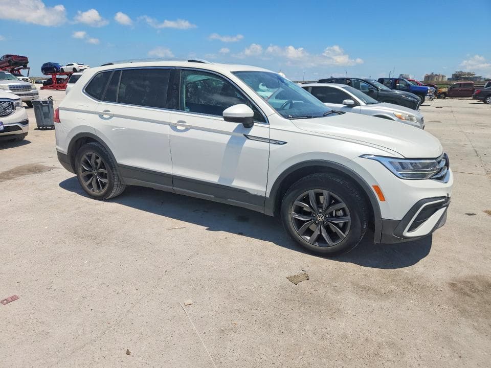 2023 VOLKSWAGEN TIGUAN SE 4
