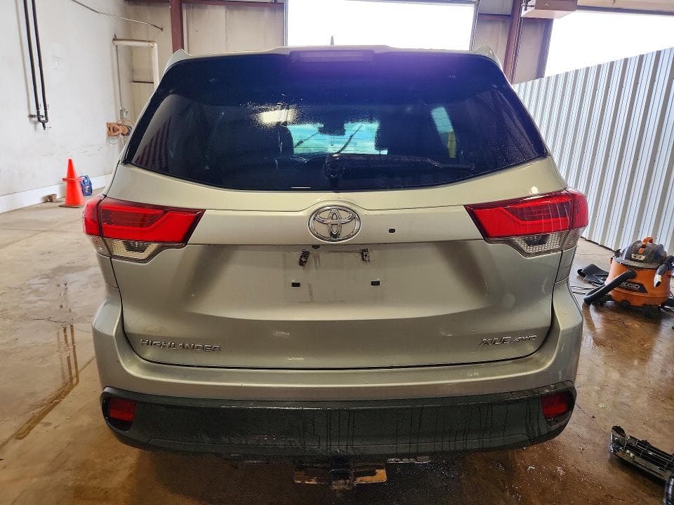 2017 TOYOTA HIGHLANDER XLE 6
