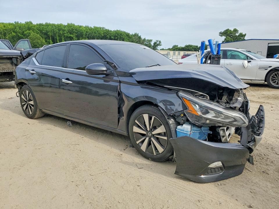 2022 NISSAN ALTIMA SV 4