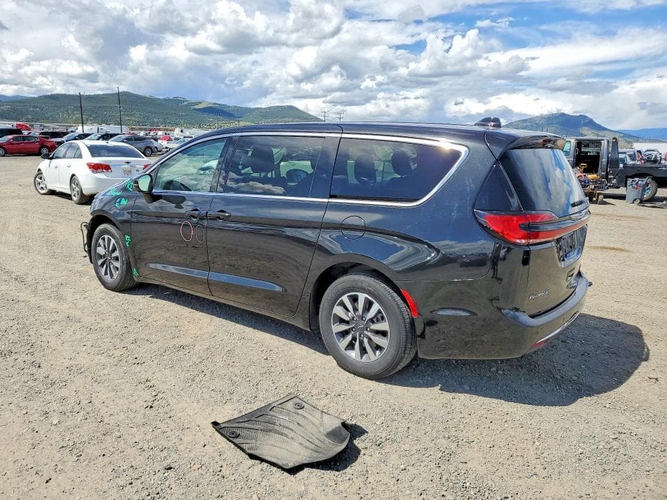 2022 CHRYSLER PACIFICA HYBRID TOURING L 2