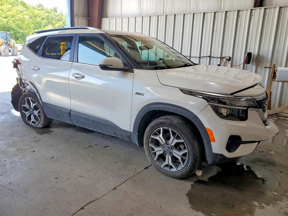 2021 KIA SELTOS EX 4